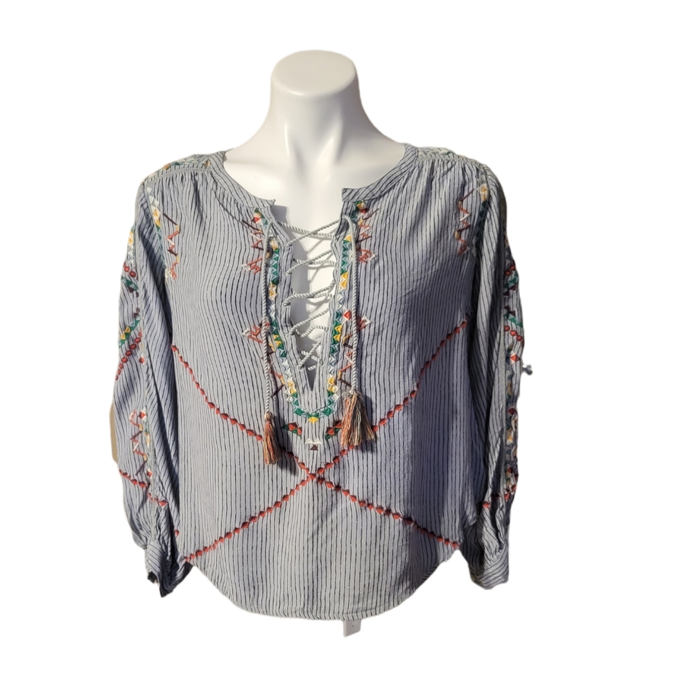 Anthropologie Akemi & Kin Boho Peasant Gray Blouse Top Embroidered 2P Small